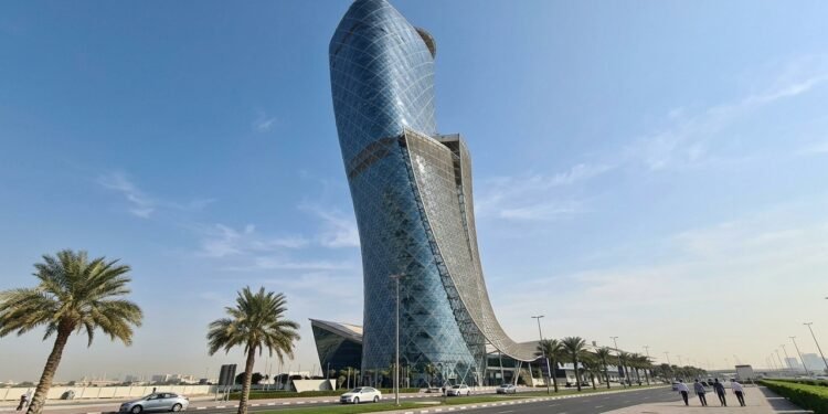 Capital Gate transforma inclinação extrema em estrutura estável