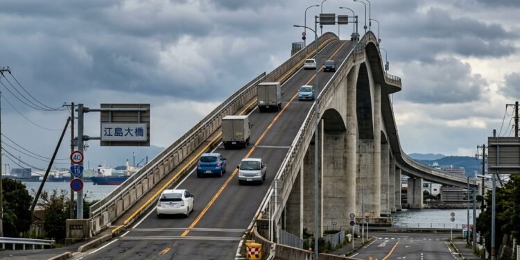 A ilusão de inclinação da ponte Eshima Ohashi