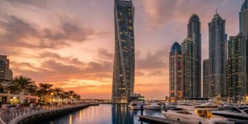 Cayan Tower gira seus pavimentos sobre Dubai Marina