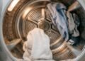 O método da toalha seca em eletrodomésticos para acelerar a secagem de tecidos