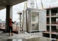 Como bathroom pods levam banheiros prontos ao canteiro