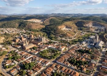 Itaú de Minas reúne indústria, bairros urbanos e paisagens do sudoeste mineiro //