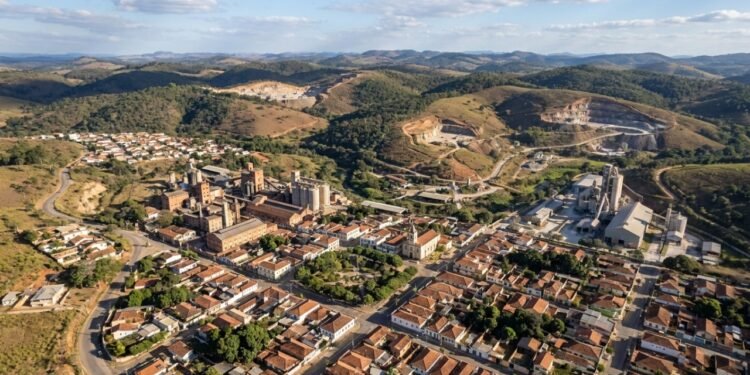 Itaú de Minas reúne indústria, bairros urbanos e paisagens do sudoeste mineiro //