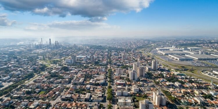 Betim oferece trabalho, serviços e forte atividade industrial //
