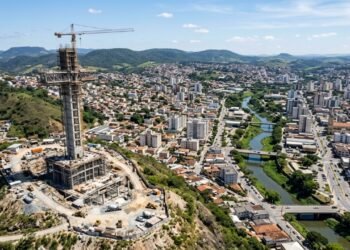 Divinópolis chama atenção pela moda e pela grande cruz //