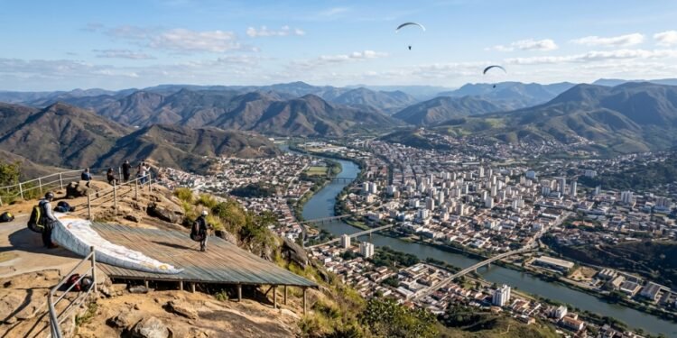 Governador Valadares reúne montanhas, rio e paisagens urbanas //
