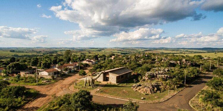 Uberaba reúne fósseis, áreas rurais e paisagens do interior mineiro //