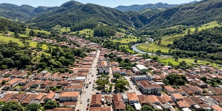 Bom Jardim de Minas reúne cachoeiras, serras e paisagens naturais //