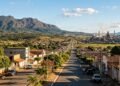 Ouro Branco reúne montanhas, bairros urbanos e atividade industrial //