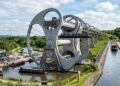 Falkirk Wheel, a roda que levanta barcos como prédio de 8 andares