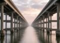 Engenharia da ponte que atravessa o lago Pontchartrain