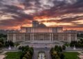 Palácio do Parlamento materializa a monumentalidade do regime de Ceaușescu