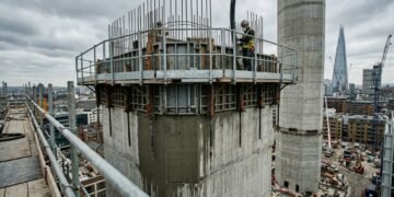 Como o Slipform ergue paredes de concreto continuamente