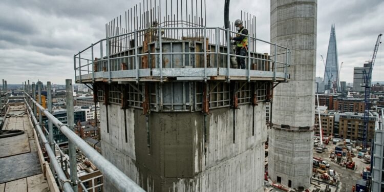 Como o Slipform ergue paredes de concreto continuamente