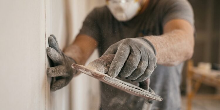 Tratamento de juntas em paredes de drywall