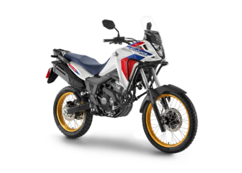 A novidade reforça a segurança sem mudar a proposta versátil da motocicleta - Imagem: Divulgação/Honda