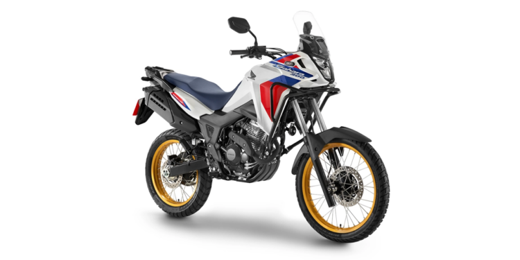 A novidade reforça a segurança sem mudar a proposta versátil da motocicleta - Imagem: Divulgação/Honda