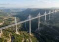 A obra chama atenção pela combinação de leveza visual e dimensões fora do comum