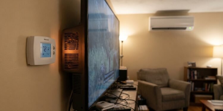 O sensor pode interpretar o calor de outro aparelho como se todo o ambiente estivesse mais quente