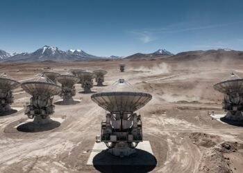 Como as 66 antenas do ALMA funcionam como um telescópio