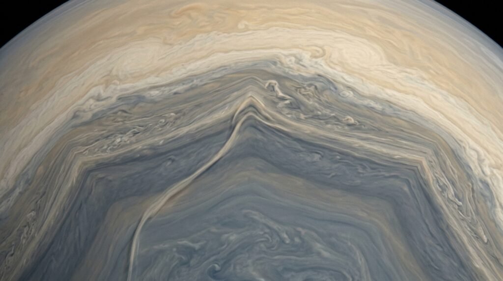Como funciona o novo decágono no polo sul de Saturno