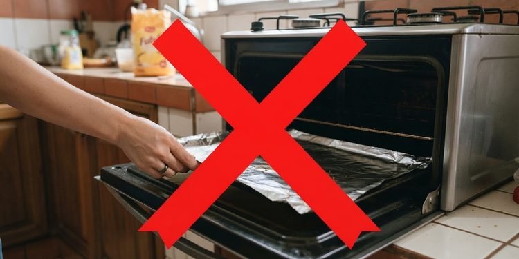 O papel pode interferir na circulação de calor e no funcionamento previsto para alguns modelos