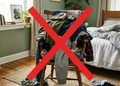 Criar um lugar específico para roupas usadas evita que a cadeira vire um depósito improvisado