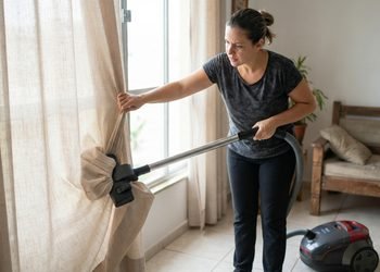 Tecidos leves podem ser puxados contra o bocal quando a sucção está ajustada no nível mais alto