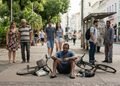 A presença de outras pessoas pode dividir a sensação individual de responsabilidade diante de uma situação