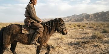 O corte da peça mostra como o vestuário podia ser adaptado às necessidades de quem passava horas a cavalo