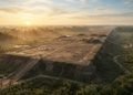 O desenho da construção parece transformar ideias sobre o cosmos em uma estrutura visível na paisagem