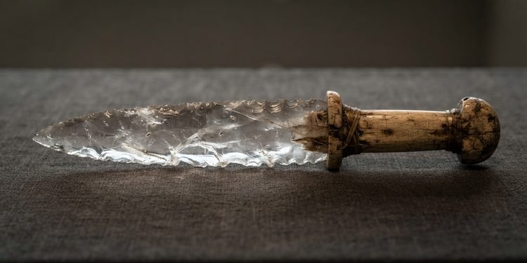 O uso de materiais incomuns revela um trabalho cuidadoso para produzir uma peça muito diferente de objetos comuns
