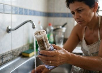 Fotos dos resíduos e das peças entupidas ajudam a registrar o problema logo após o serviço