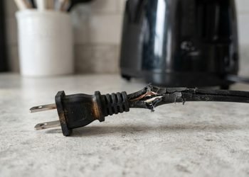 Alguns aparelhos continuam energizados mesmo depois que deixam de ser usados