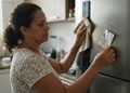 A etiqueta pode reunir dados usados para identificar exatamente o modelo e o número de série do aparelho