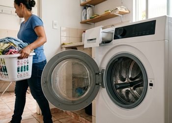 A água que permanece no interior precisa de tempo e circulação de ar para evaporar com mais facilidade