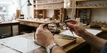 Lentes multifocais podem exigir adaptação, mas dificuldades persistentes também merecem uma verificação cuidadosa