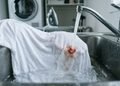 O calor pode tornar a remoção mais difícil justamente quando a intenção era facilitar a lavagem