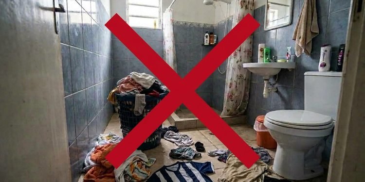 O cesto fica integrado ao móvel e deixa de ocupar uma área separada no chão