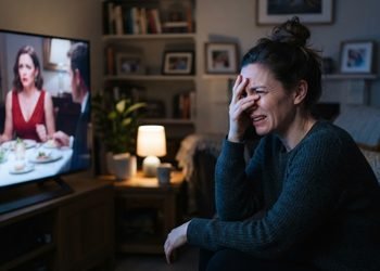 A identificação com o personagem pode fazer uma situação constrangedora parecer emocionalmente mais próxima