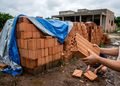 O estado do material antes e depois da chuva pode ajudar a esclarecer o que provocou a deterioração
