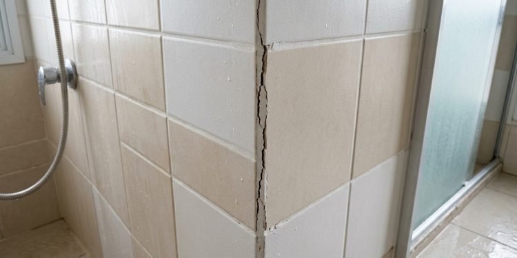 Encontros entre superfícies podem sofrer pequenas movimentações que materiais rígidos não acompanham bem