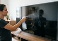 Algumas telas possuem revestimentos que podem ser afetados por produtos de limpeza inadequados