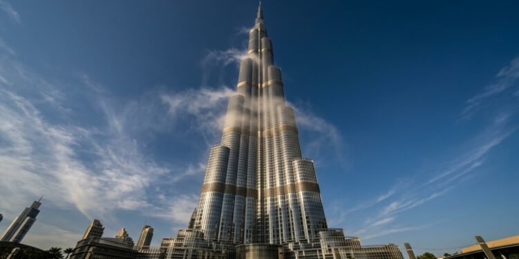 Como os recuos do Burj Khalifa reduzem a força do vento