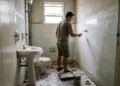 Renovação do banheiro antigo sem remover azulejos