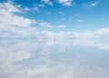 Por que o Salar de Uyuni vira um espelho na época de chuva