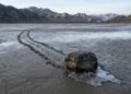 Como uma película de gelo faz pedras se moverem no deserto