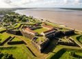 Capital cortada pela Linha do Equador guarda fortaleza colonial diante do Rio Amazonas: o monumento onde o Norte encontra os hemisférios