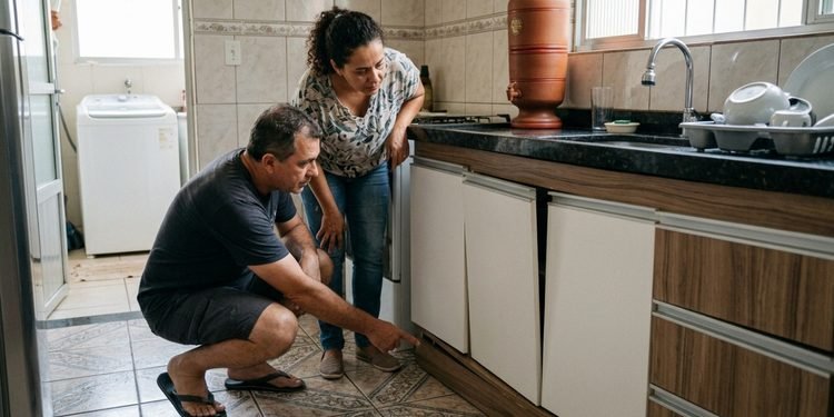 O projeto e as medidas podem ajudar a verificar se o móvel suportava o peso previsto para a bancada