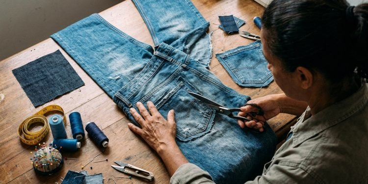Uma peça de roupa antiga pode ganhar uma função diferente na organização de pequenos objetos